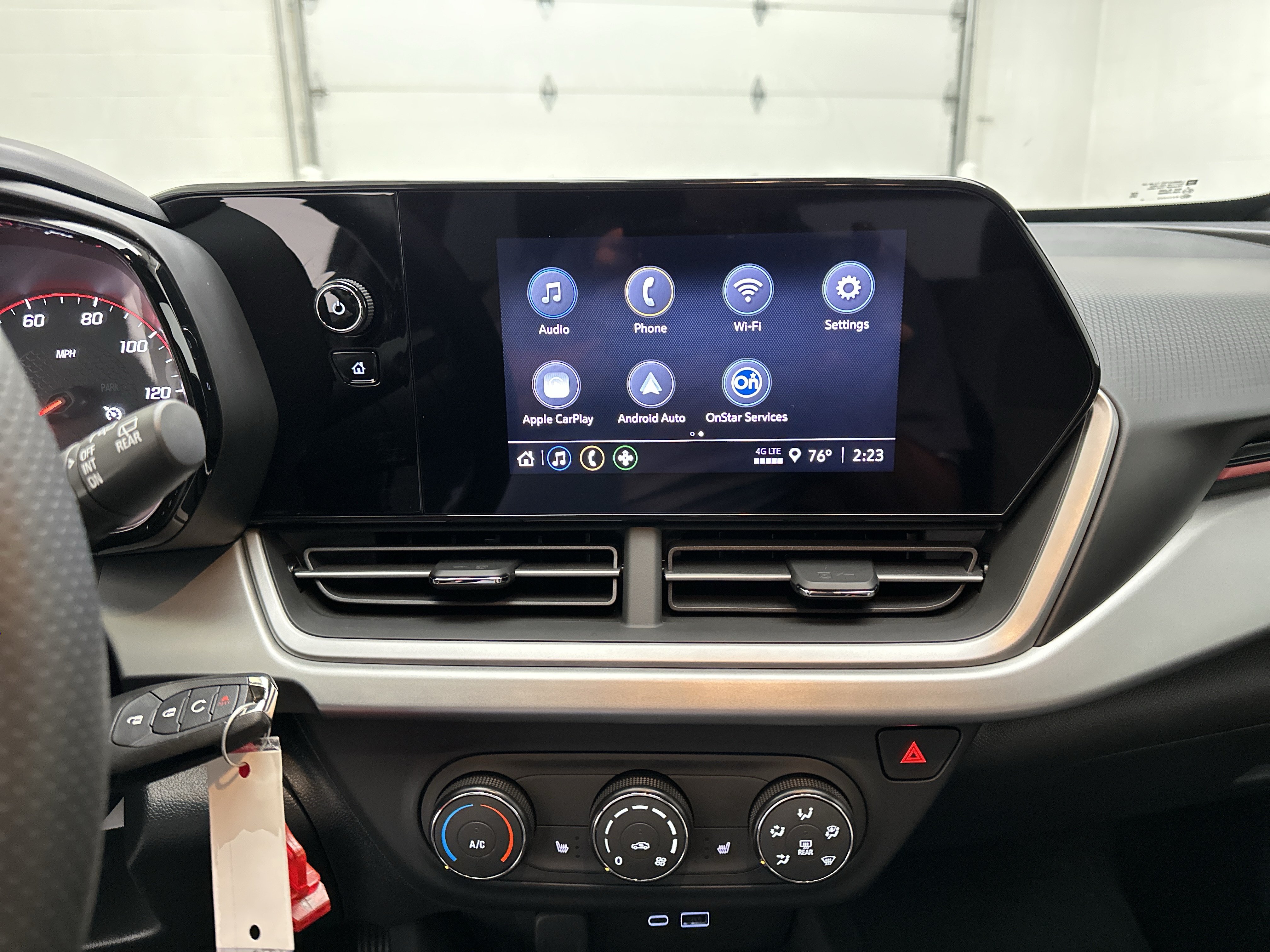 Used 2025 Chevrolet Trax RS FWD image 25