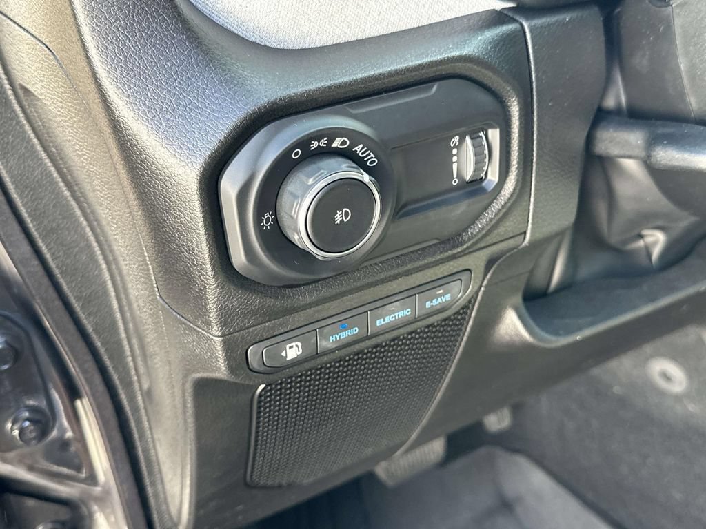 Used 2024 Jeep Wrangler Unlimited w/ Convenience Group AWD/4WD image 23