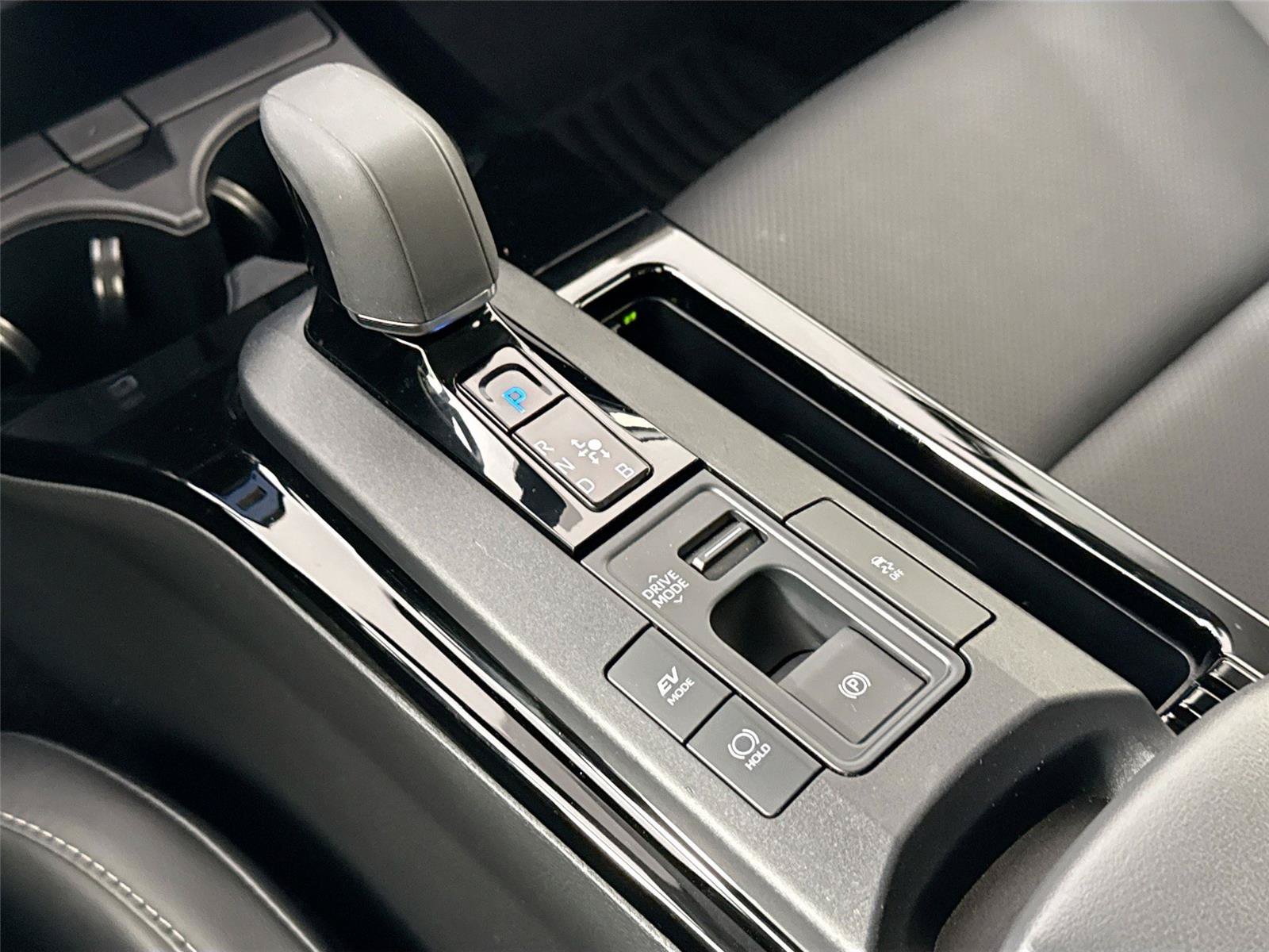 Certified 2025 Toyota Prius XLE FWD image 26