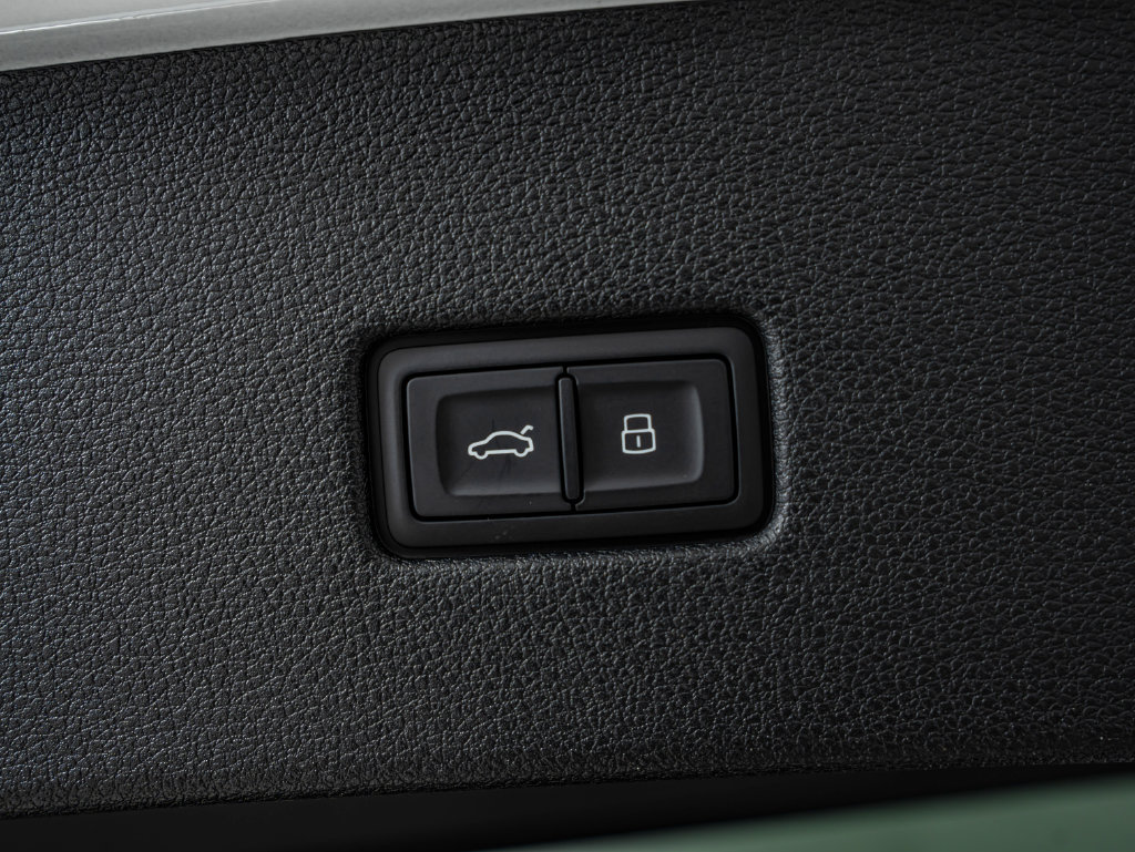 New 2026 Audi SQ8 Premium Plus AWD/4WD image 21