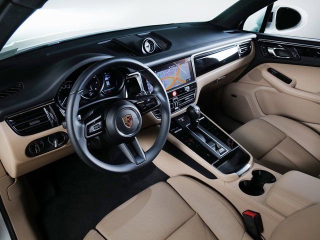 Certified 2025 Porsche Macan image 20