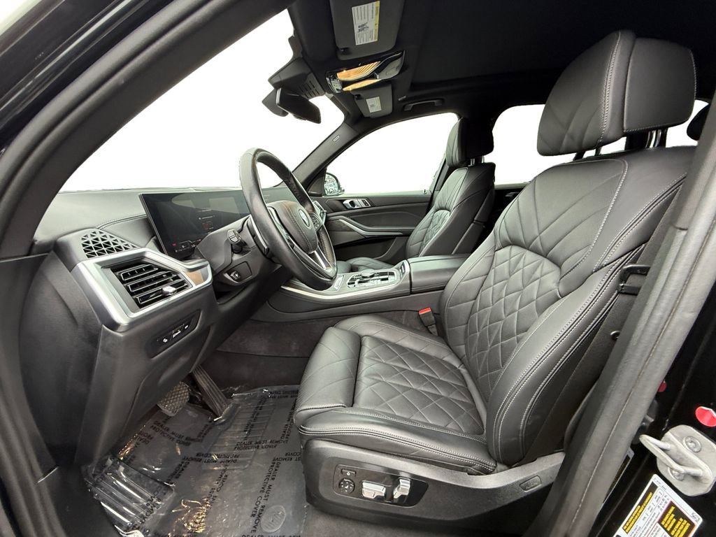 Used 2025 BMW X5 sDrive40i w/ Climate Comfort Package image 9