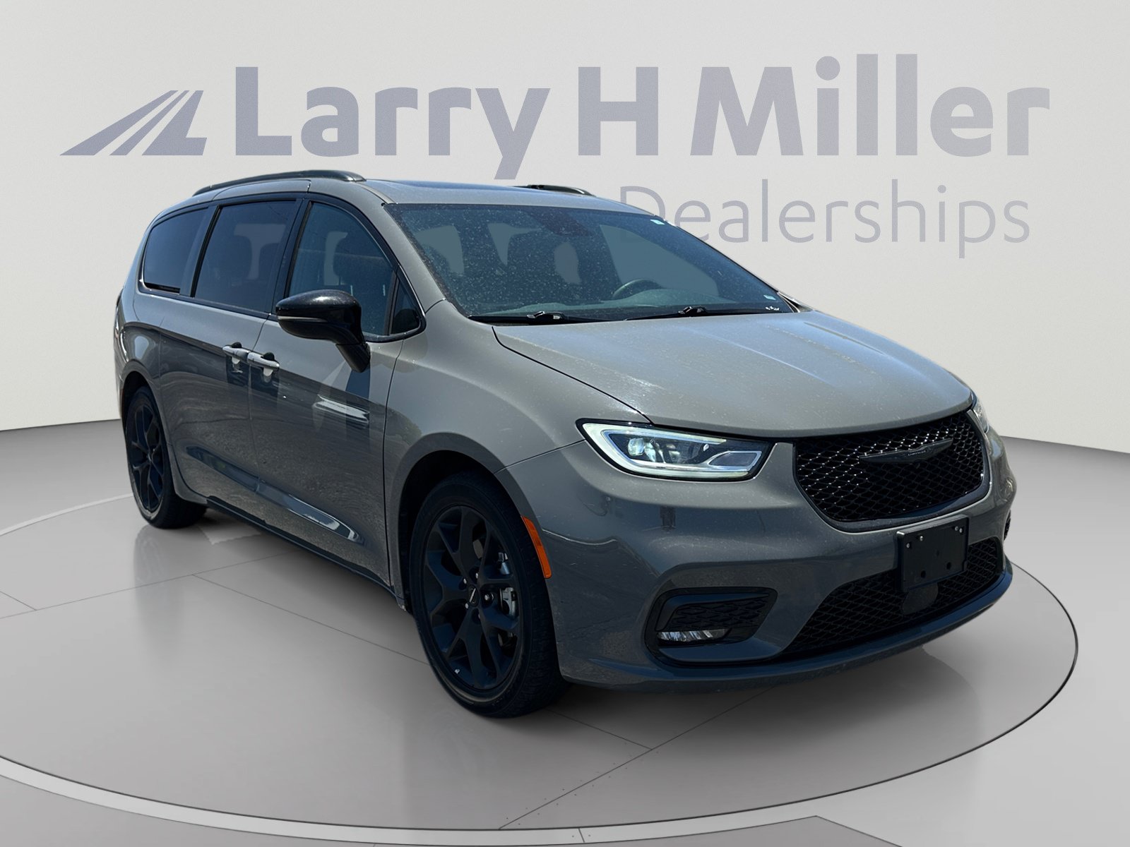 Used 2025 Chrysler Pacifica Limited FWD image 7