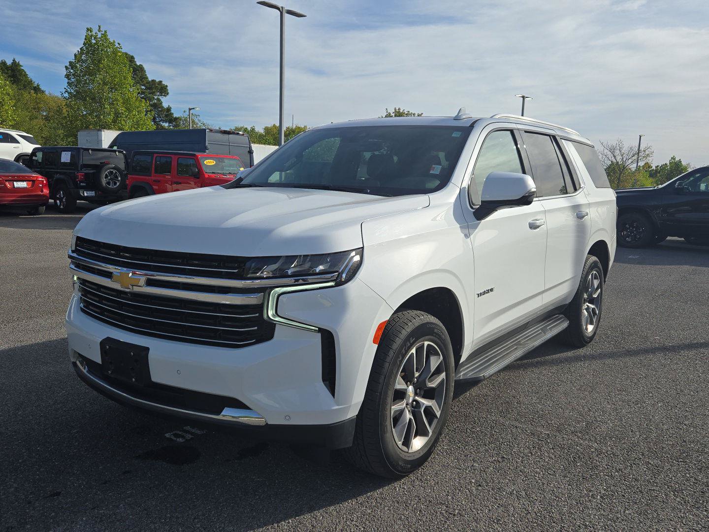 Used 2022 Chevrolet Tahoe LT w/ Luxury Package AWD/4WD image 3