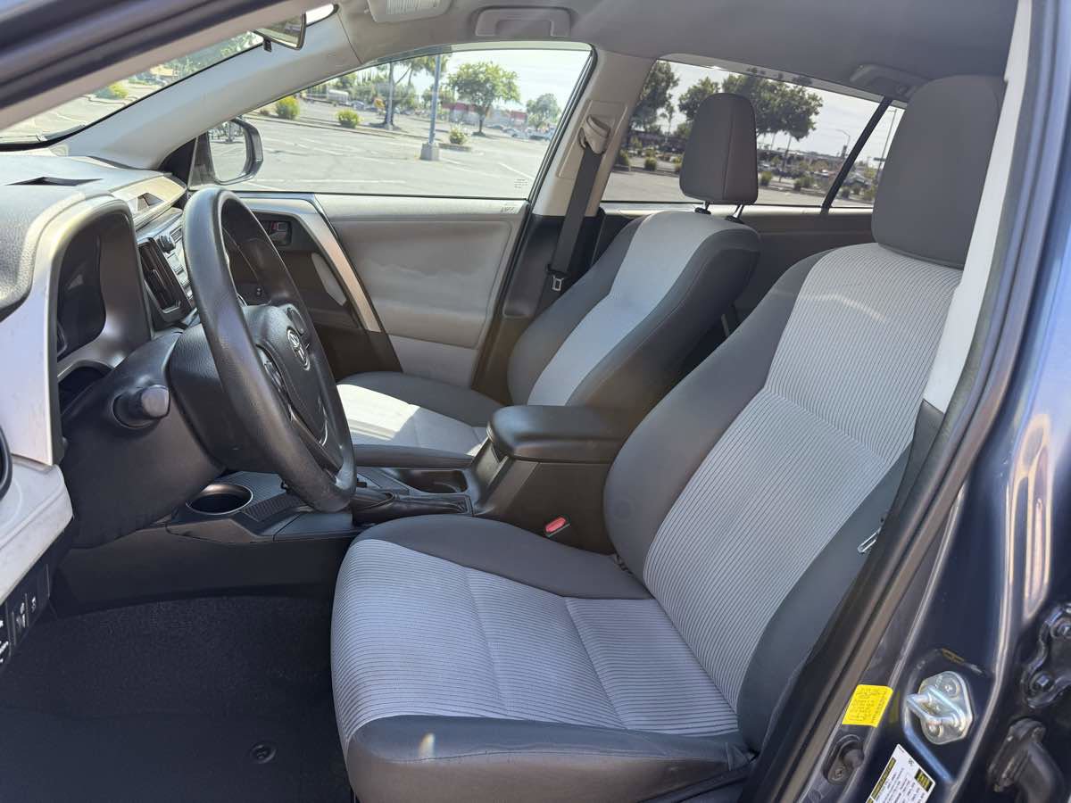 Used 2013 Toyota RAV4 LE FWD image 12