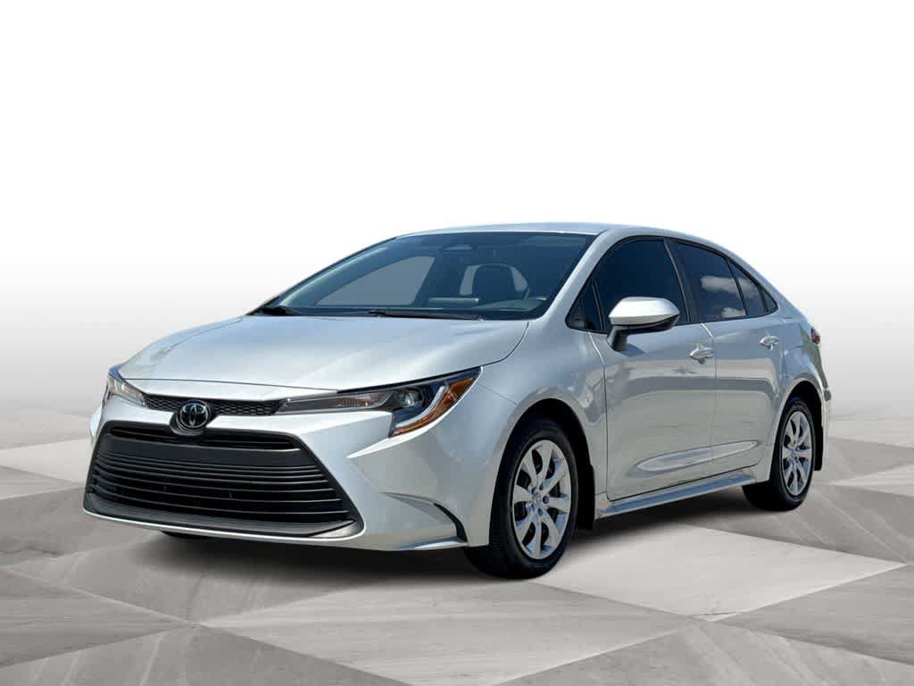 Used 2025 Toyota Corolla LE FWD image 4