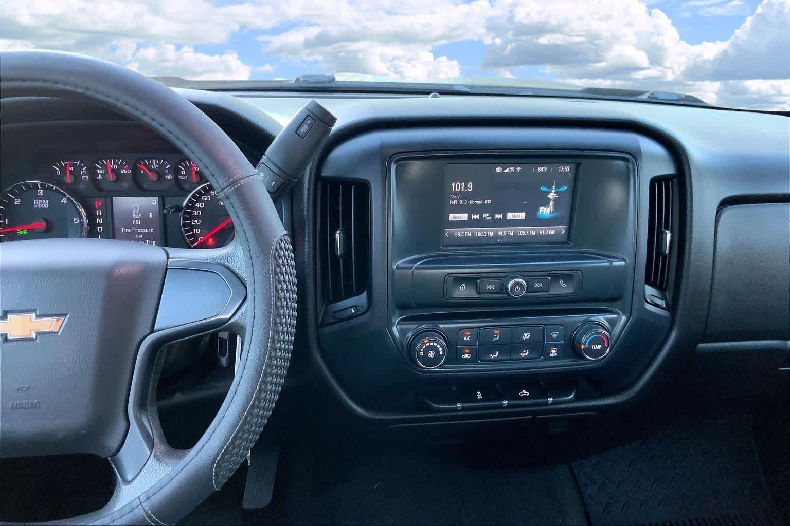 Used 2018 Chevrolet Silverado 1500 Custom w/ Custom Value Package RWD image 15