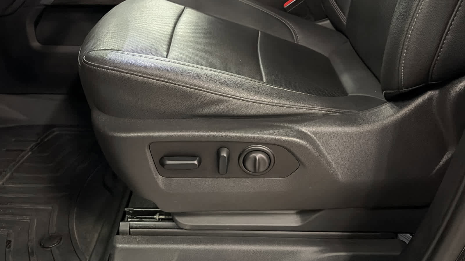 Used 2022 Chevrolet Silverado 2500 LTZ w/ LTZ Plus Package image 7