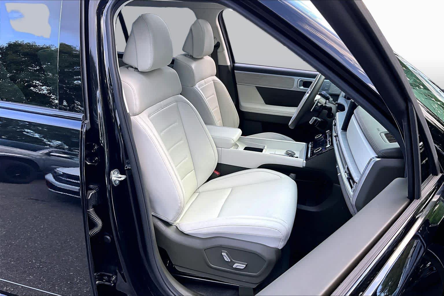 Used 2025 Hyundai Santa Fe Calligraphy AWD/4WD image 8