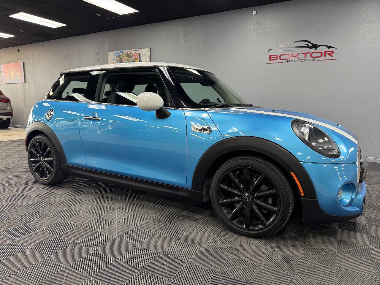 Used 2019 MINI Cooper S w/ Signature Upholstery Package image 2