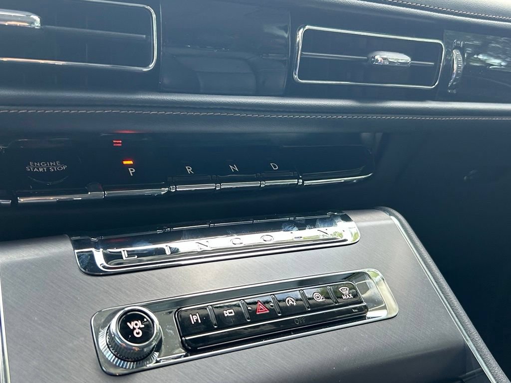 Used 2026 Lincoln Aviator 2WD w/ Jet Appearance Package image 21