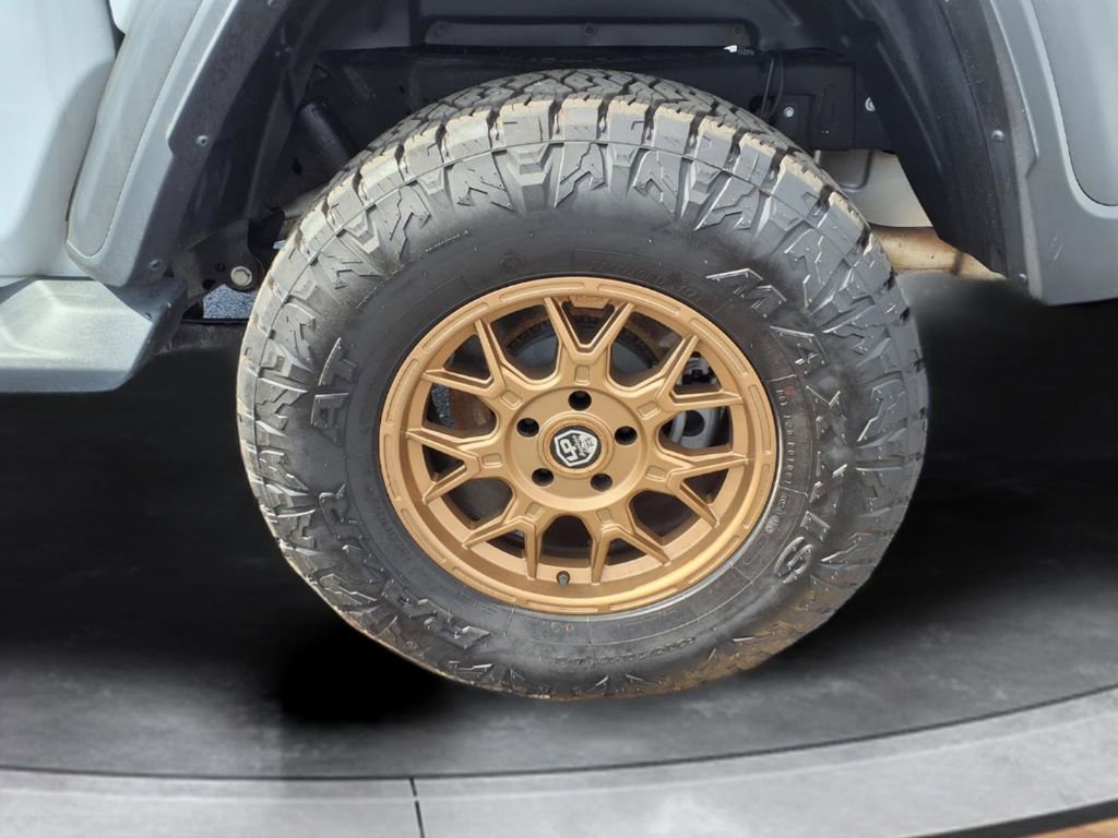 Used 2024 Jeep Gladiator Sport AWD/4WD image 18