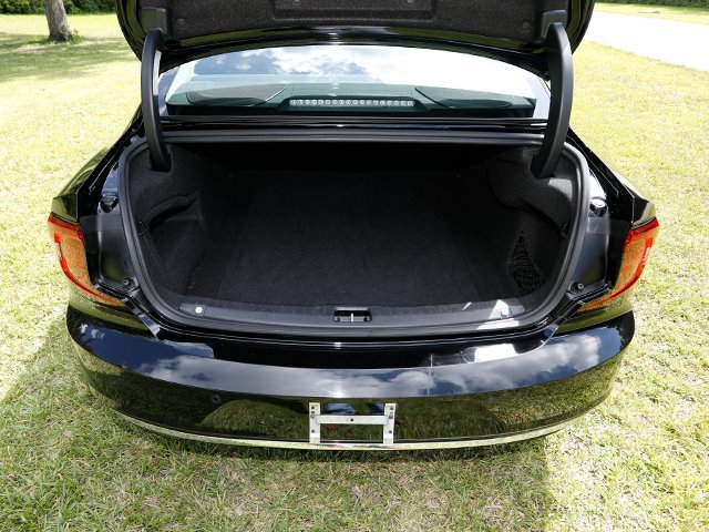 Used 2024 Volvo S90 B6 Plus AWD/4WD image 29