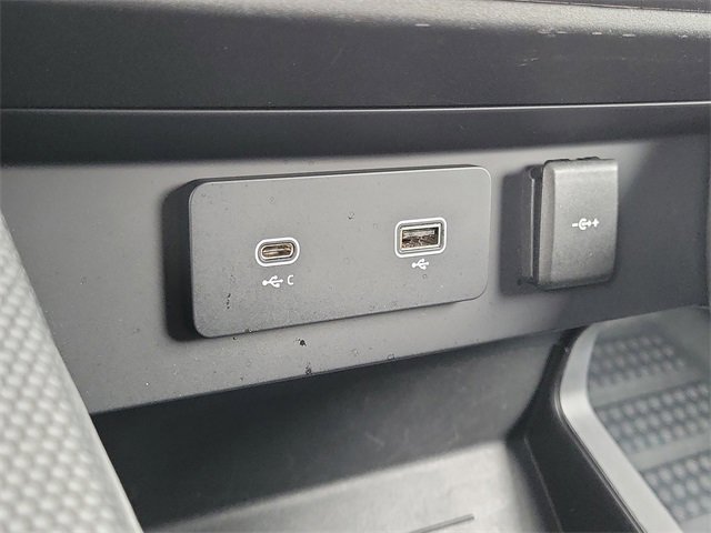 Used 2024 Land Rover Defender 110 Carpathian Edition image 11