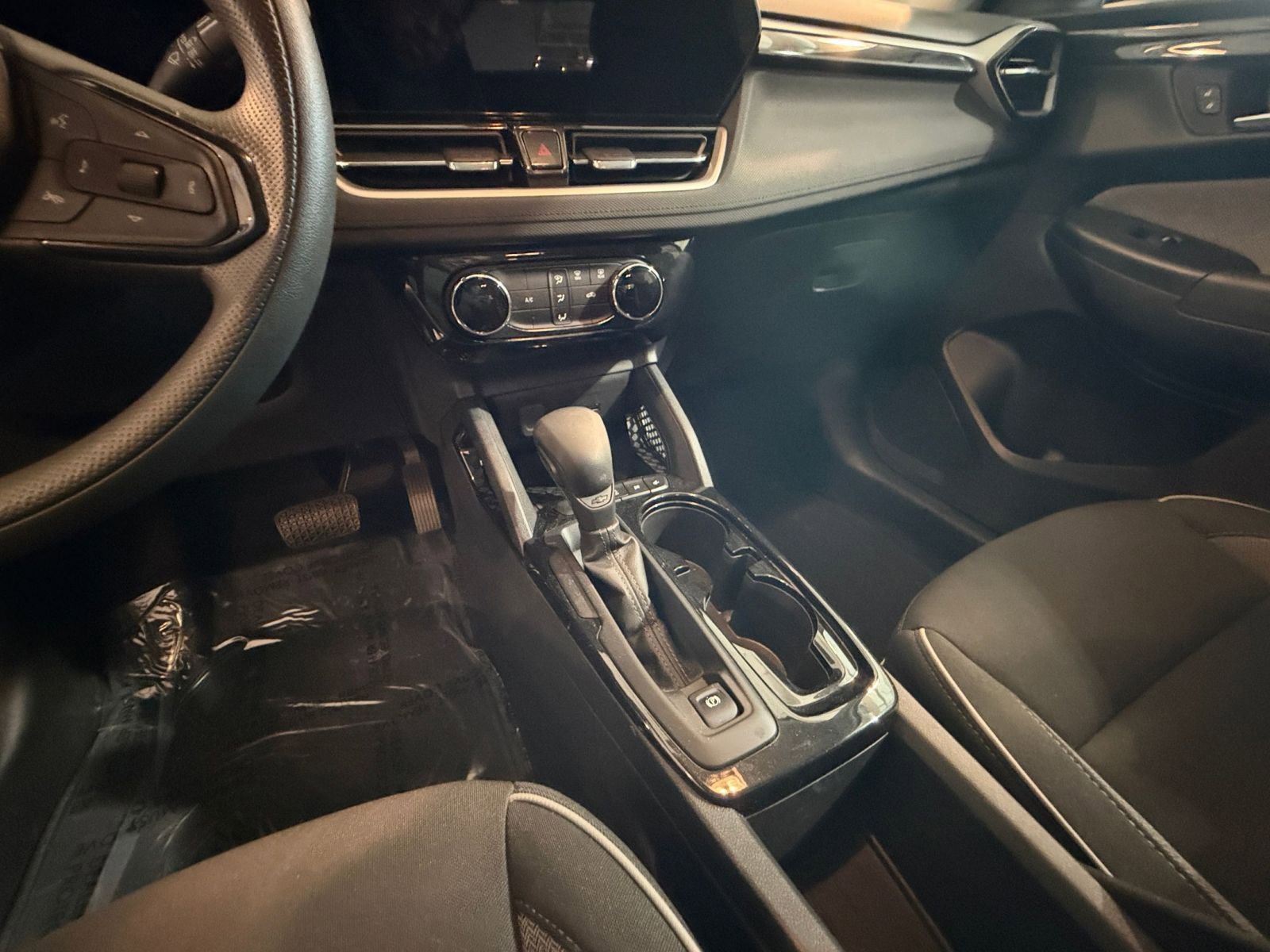 Used 2025 Chevrolet TrailBlazer LT image 39