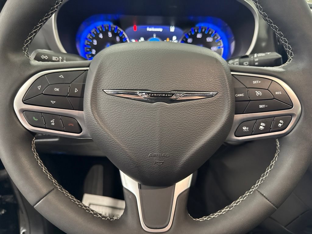Used 2026 Chrysler Pacifica Select FWD image 28