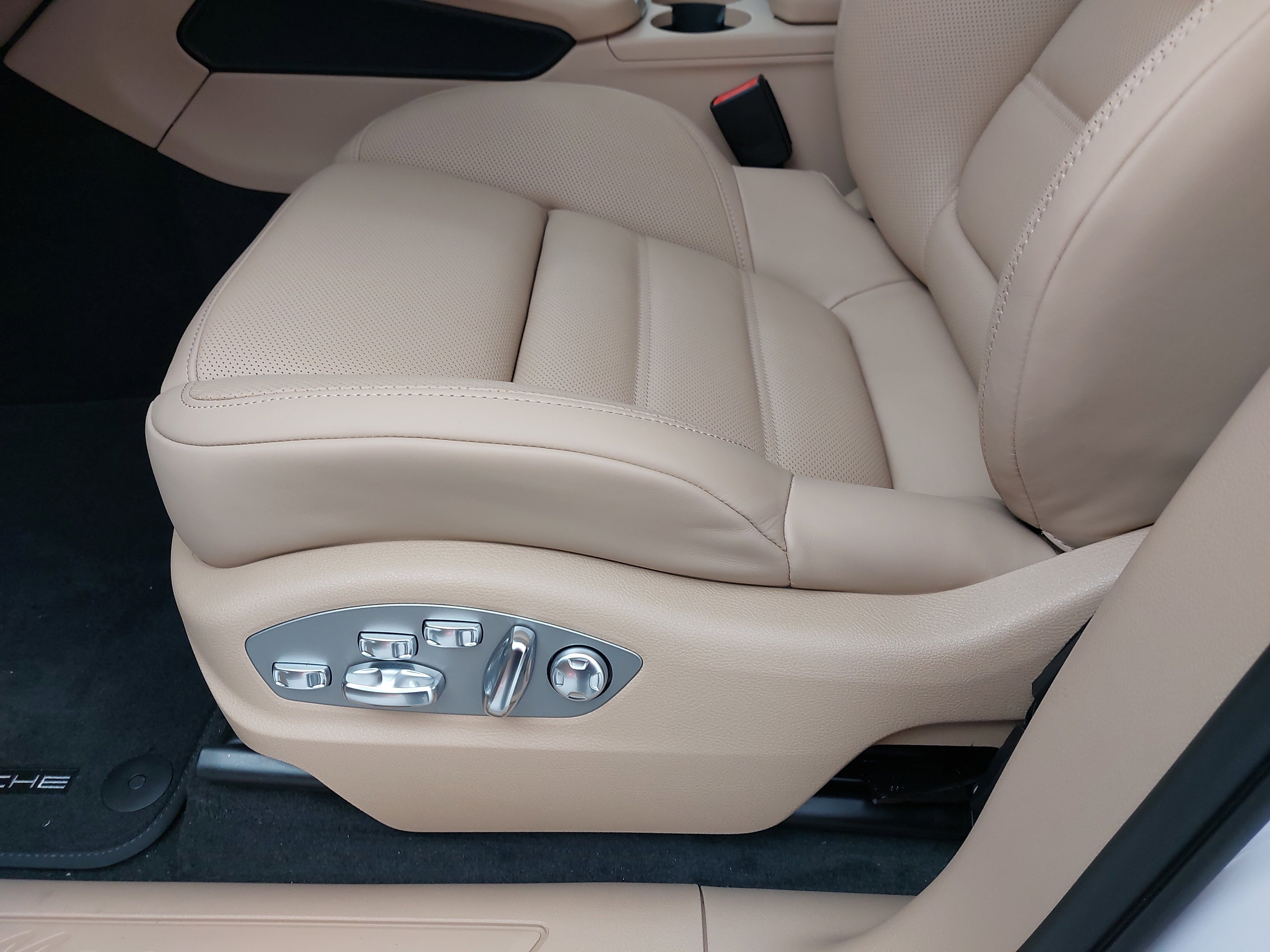 New 2026 Porsche Macan image 30