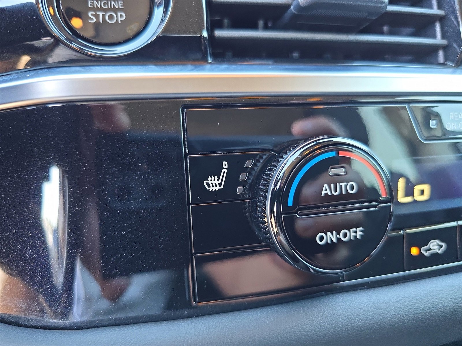 Used 2025 Nissan Pathfinder SV image 19