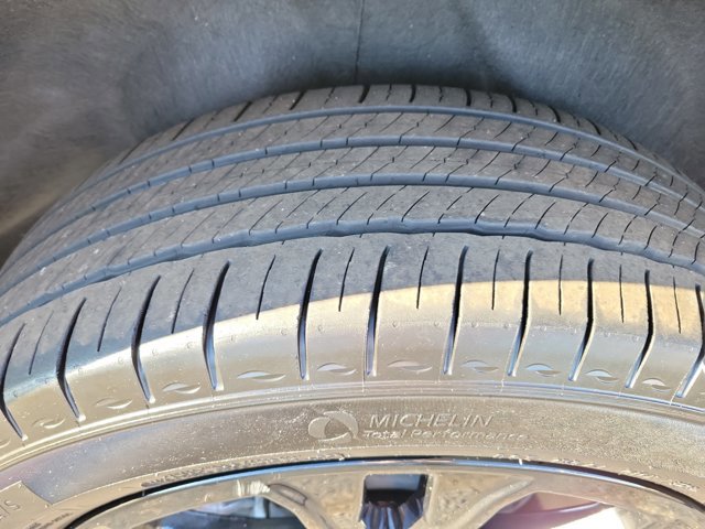 Used 2023 GMC Acadia SLT w/ Elevation Edition image 10