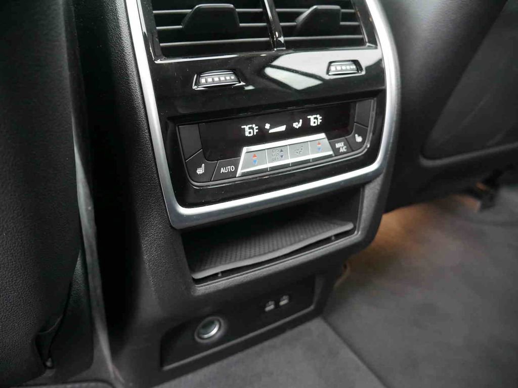 Used 2024 BMW X7 xDrive40i image 18