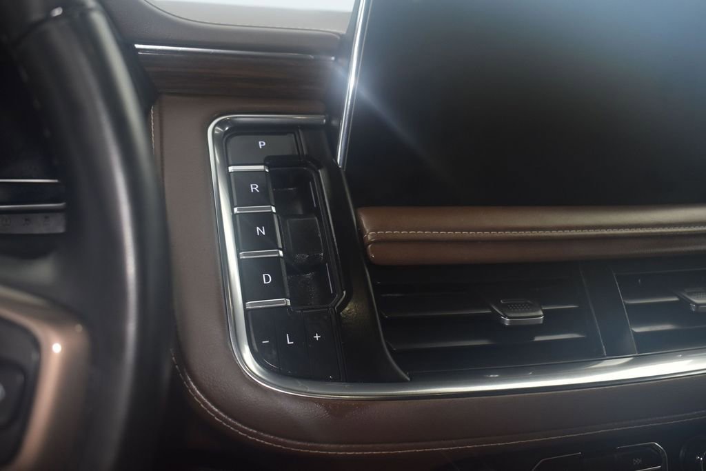 Used 2023 Chevrolet Suburban High Country RWD image 12