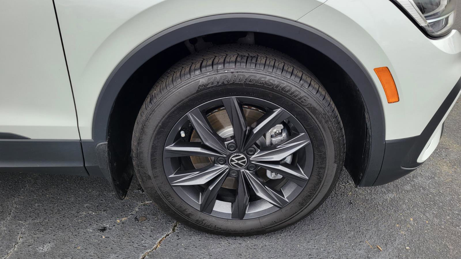 Certified 2023 Volkswagen Tiguan SE w/ Panoramic Sunroof Package image 15