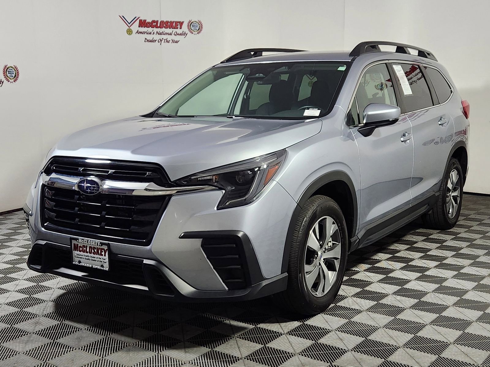 Used 2024 Subaru Ascent Premium w/ Convenience Package image 3