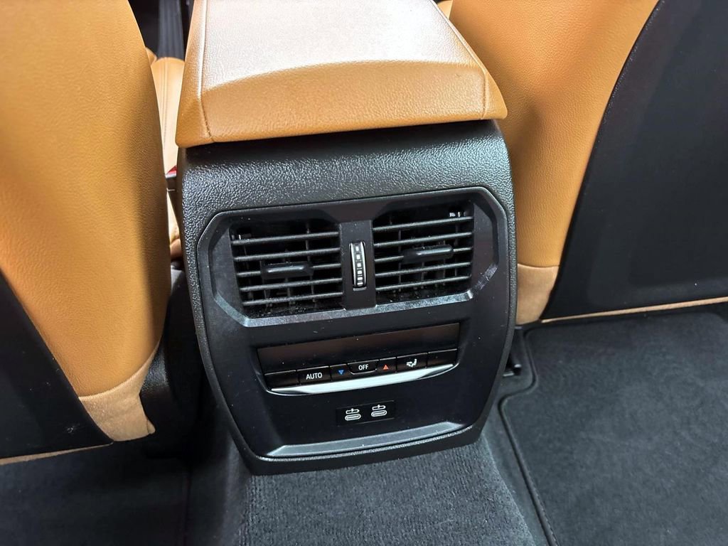 Certified 2025 BMW 330i xDrive Sedan w/ Premium Package image 33