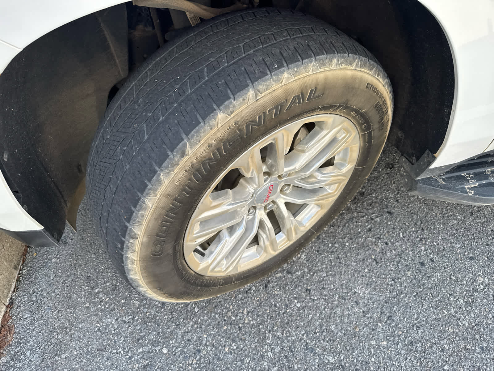 Used 2023 GMC Yukon SLT w/ SLT Premium Package image 5