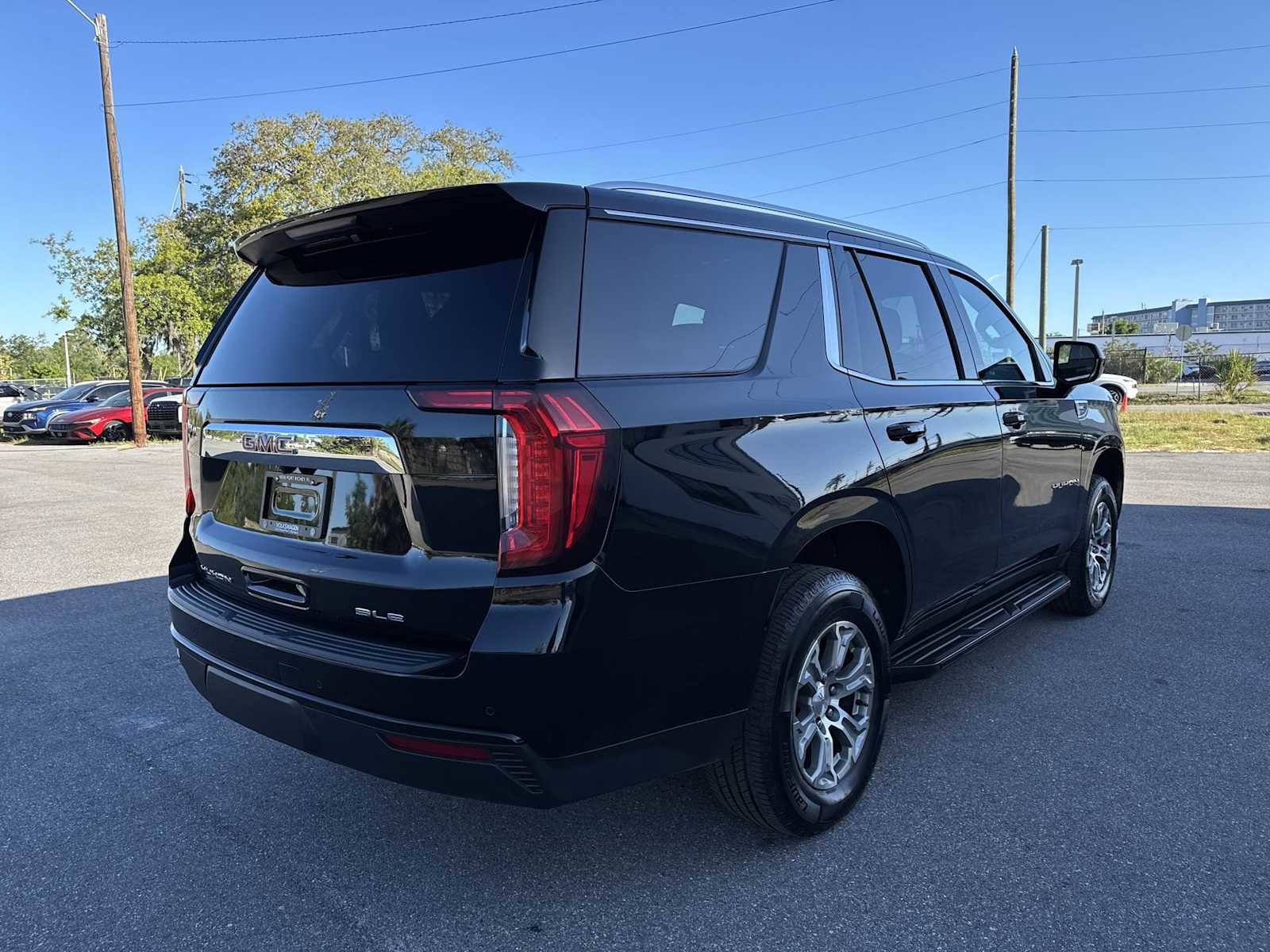 Used 2024 GMC Yukon SLE AWD/4WD image 9