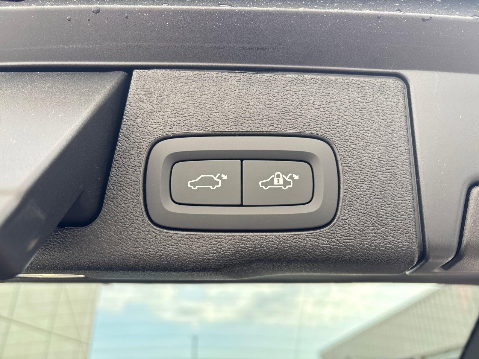 New 2026 Volvo XC60 B5 Ultra w/ Climate Package image 28