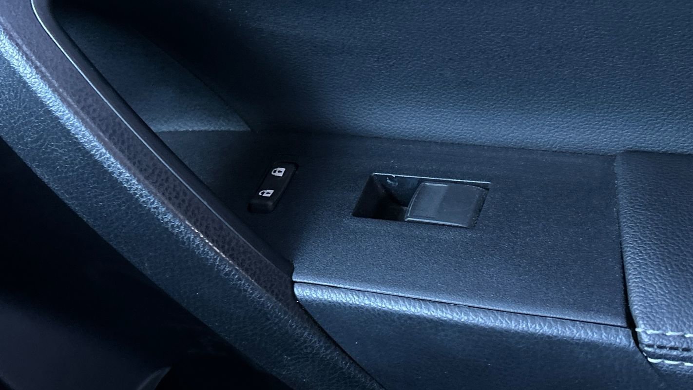 Used 2015 Toyota Corolla S image 31