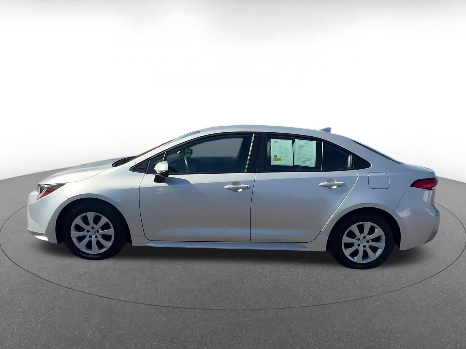 Used 2025 Toyota Corolla LE FWD image 9