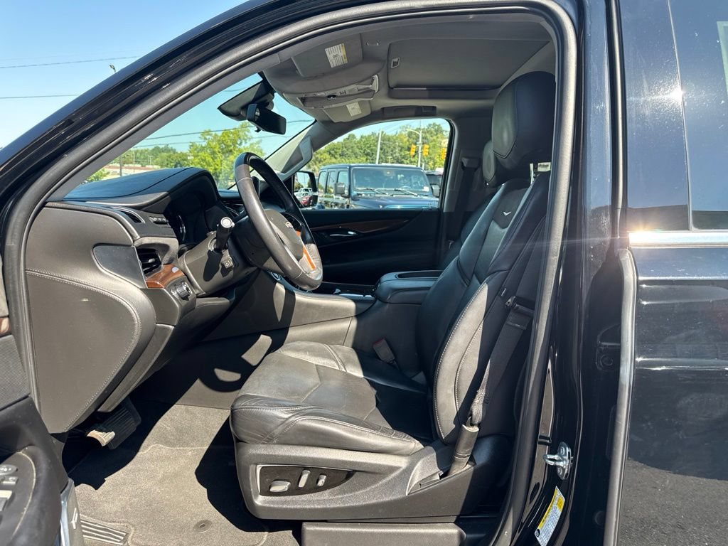 Used 2020 Cadillac Escalade Luxury RWD image 12