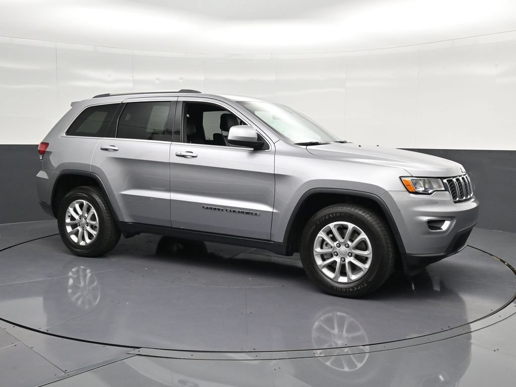 Used 2021 Jeep Grand Cherokee Laredo RWD image 2