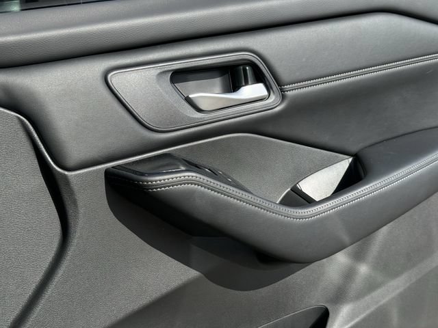 Used 2024 Nissan Rogue SV w/ SV Premium Package FWD image 27