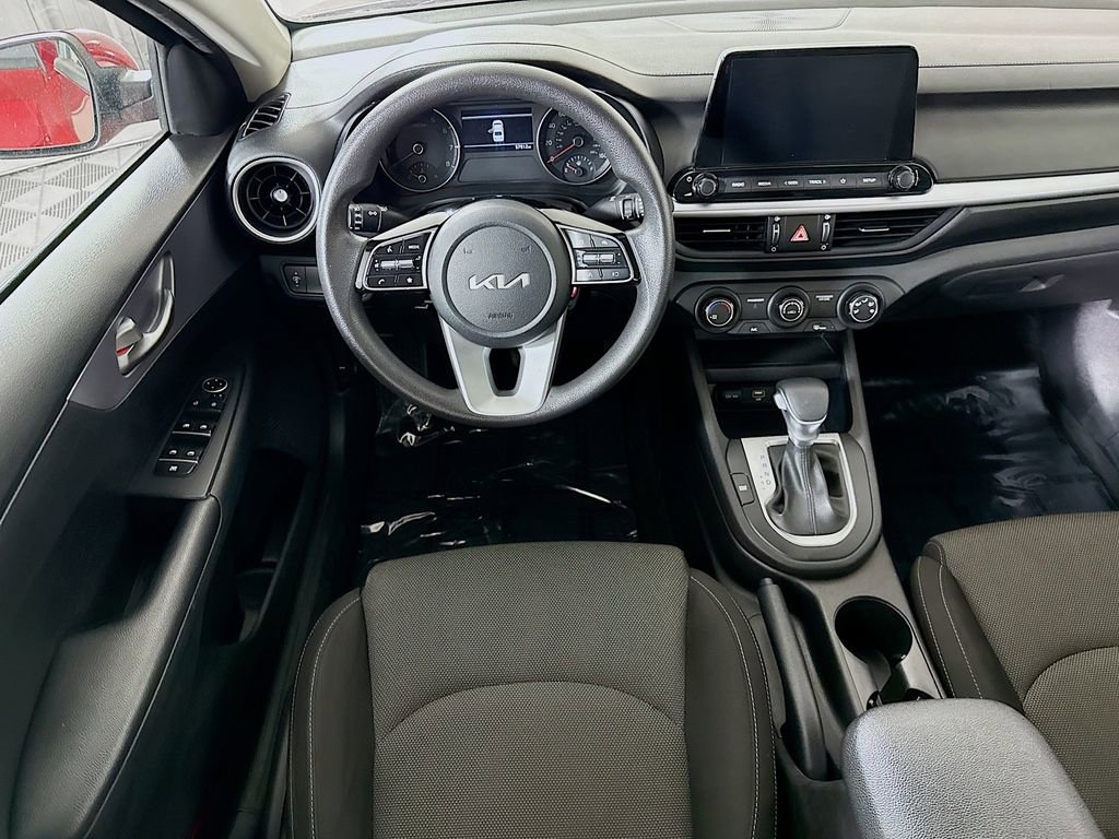 Used 2022 Kia Forte LXS FWD image 3