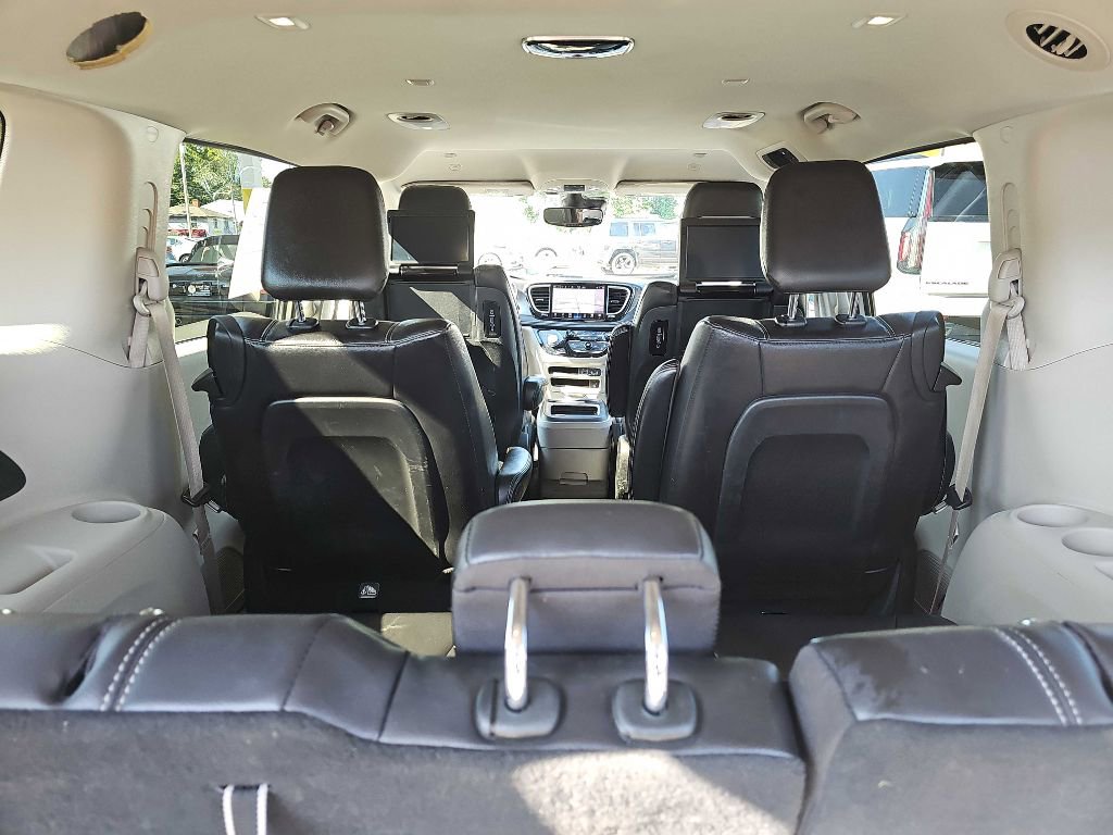 Used 2022 Chrysler Pacifica Touring-L w/ Uconnect Theater Family Group image 60
