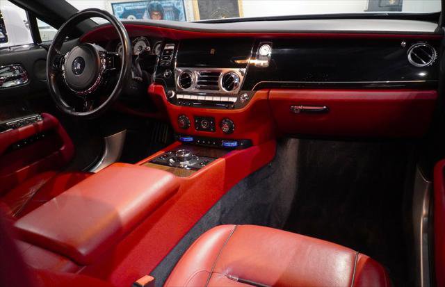 Used 2015 Rolls-Royce Wraith image 24