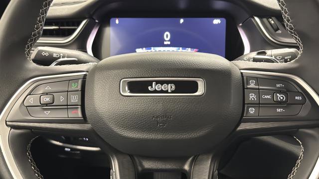 Certified 2023 Jeep Grand Cherokee Laredo image 15