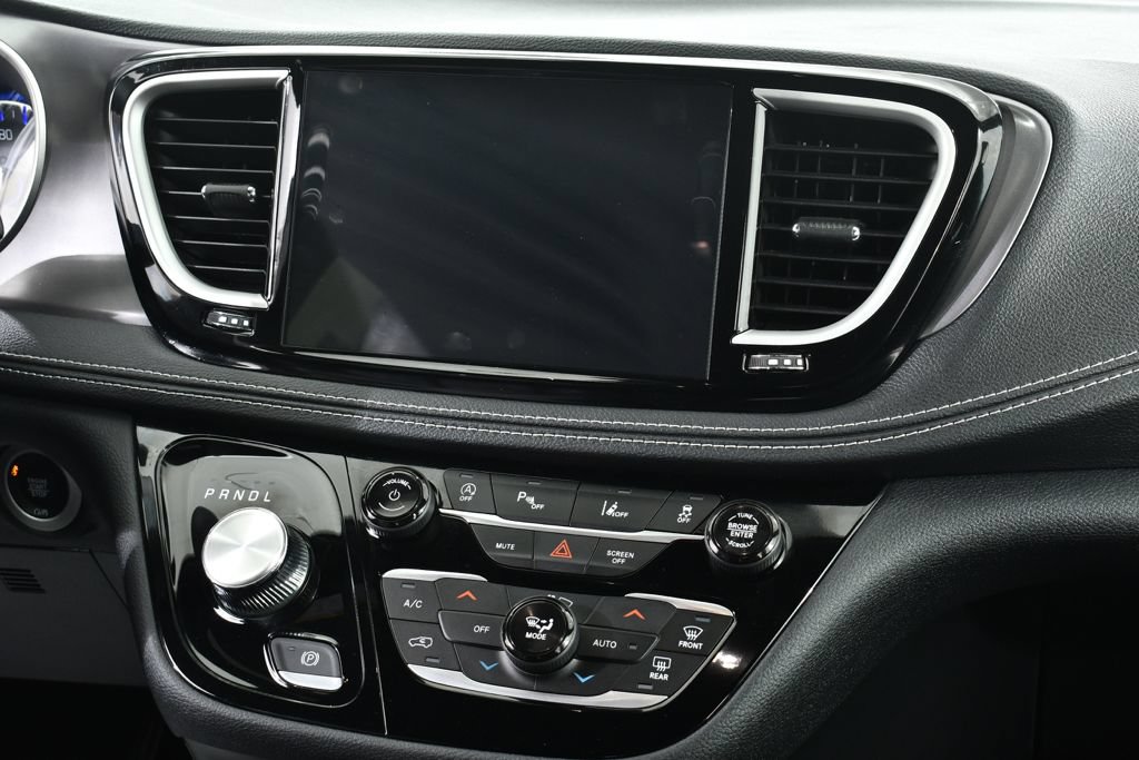 Used 2026 Chrysler Pacifica Select FWD image 10