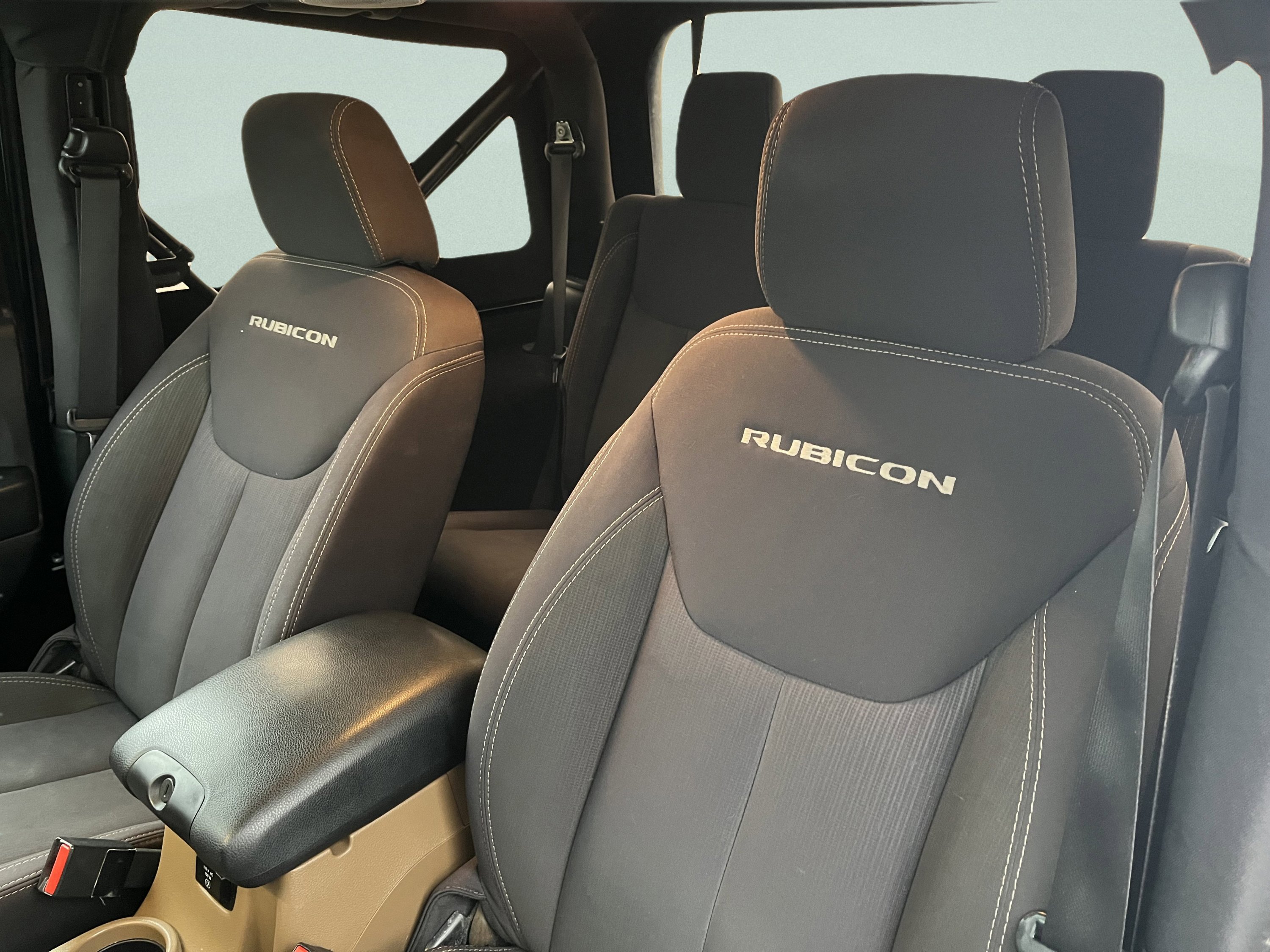 Used 2014 Jeep Wrangler Rubicon w/ Power Convenience Group AWD/4WD image 12
