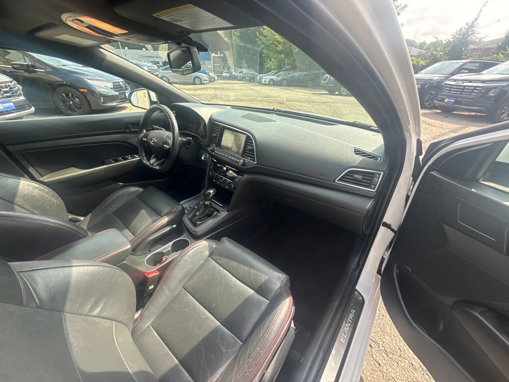 Used 2017 Hyundai Elantra Sport w/ Sport Premium Package 06 FWD image 16