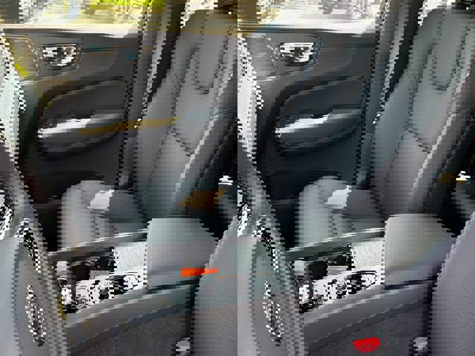 Certified 2025 Volvo XC60 B5 Plus w/ Climate Package image 19