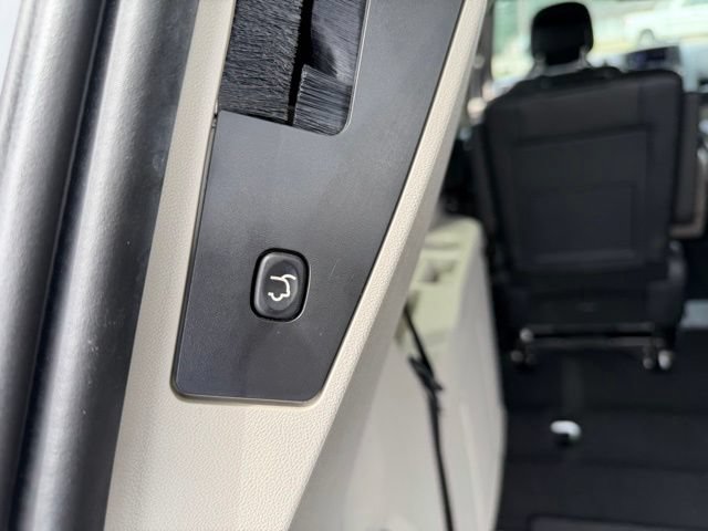 Used 2020 Dodge Grand Caravan SXT FWD image 12