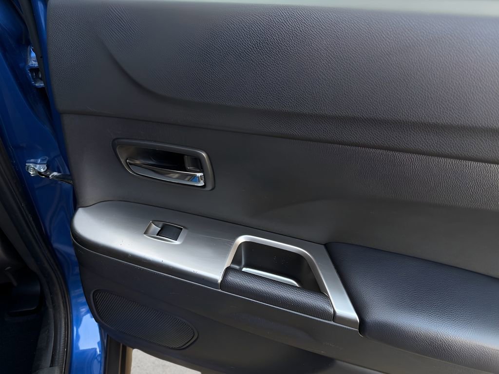 Used 2024 Mitsubishi Outlander Sport SE image 29
