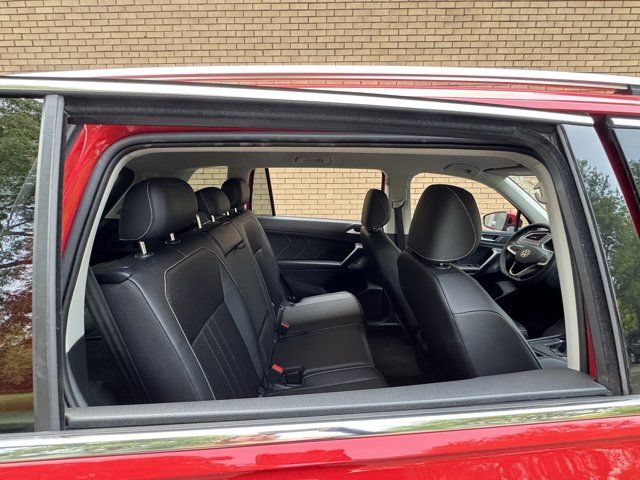 Used 2023 Volkswagen Tiguan SE FWD image 13