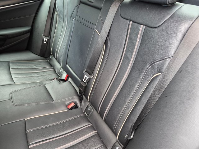 Used 2022 BMW 530i w/ M Sport Package RWD image 15