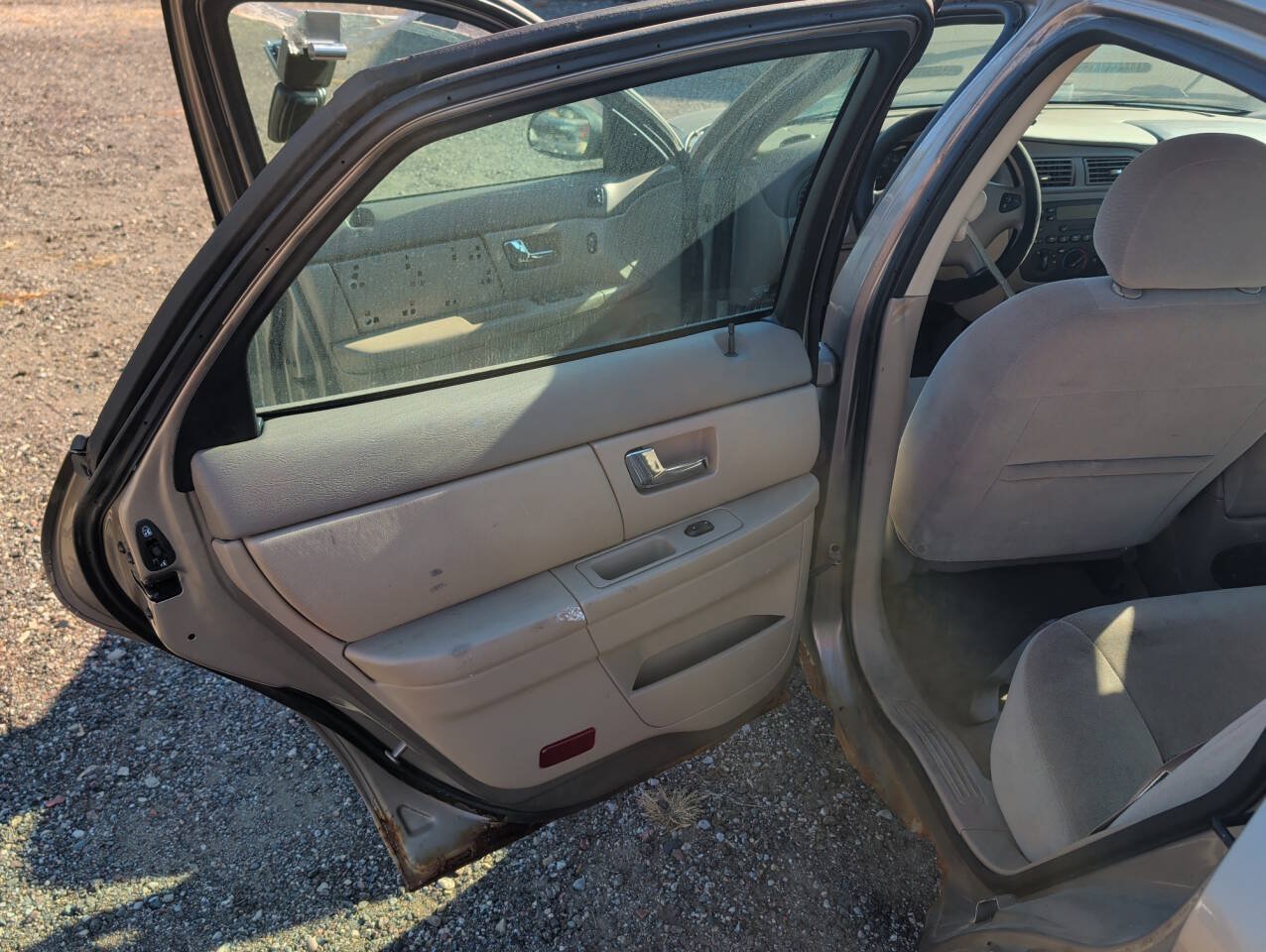 Used 2003 Ford Taurus SE FWD image 22