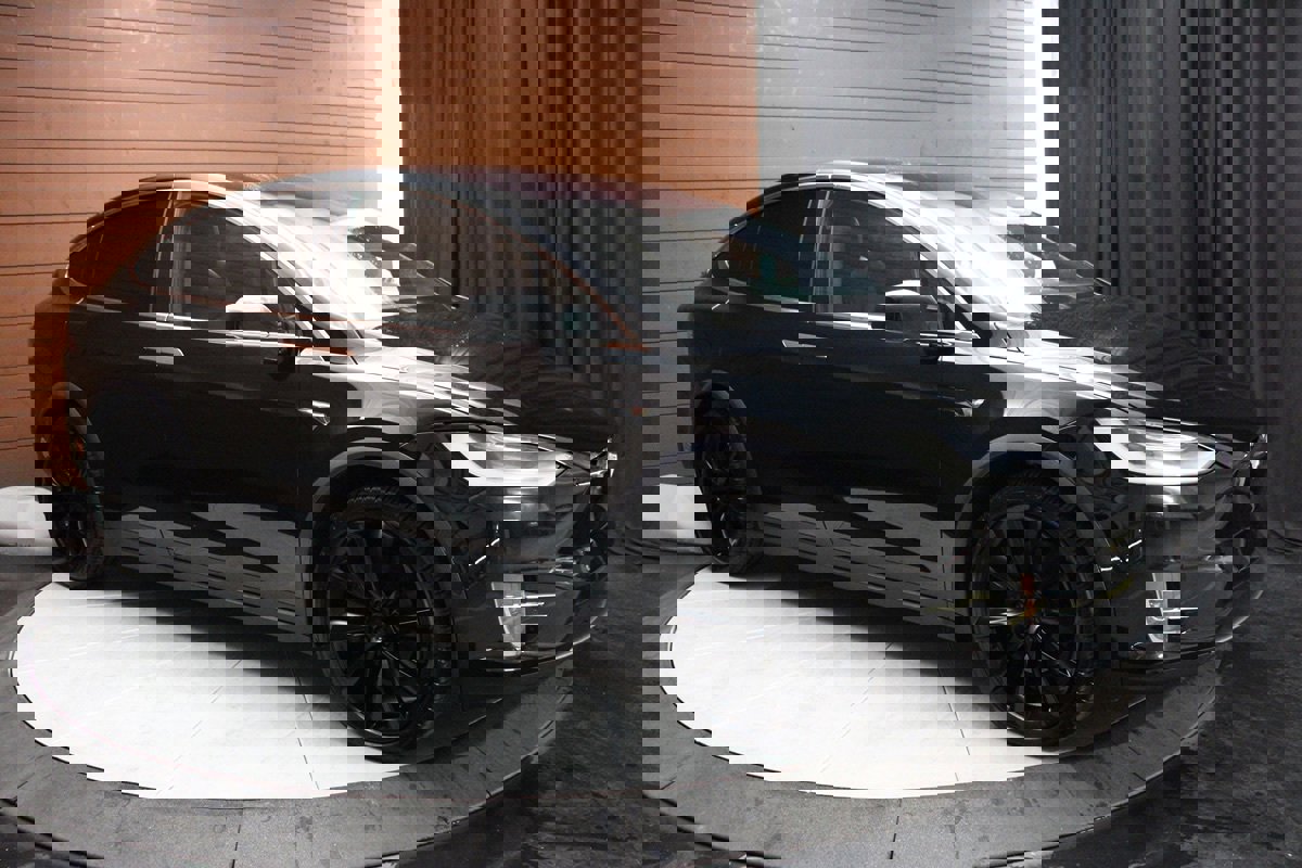 Used 2020 Tesla Model X image 15